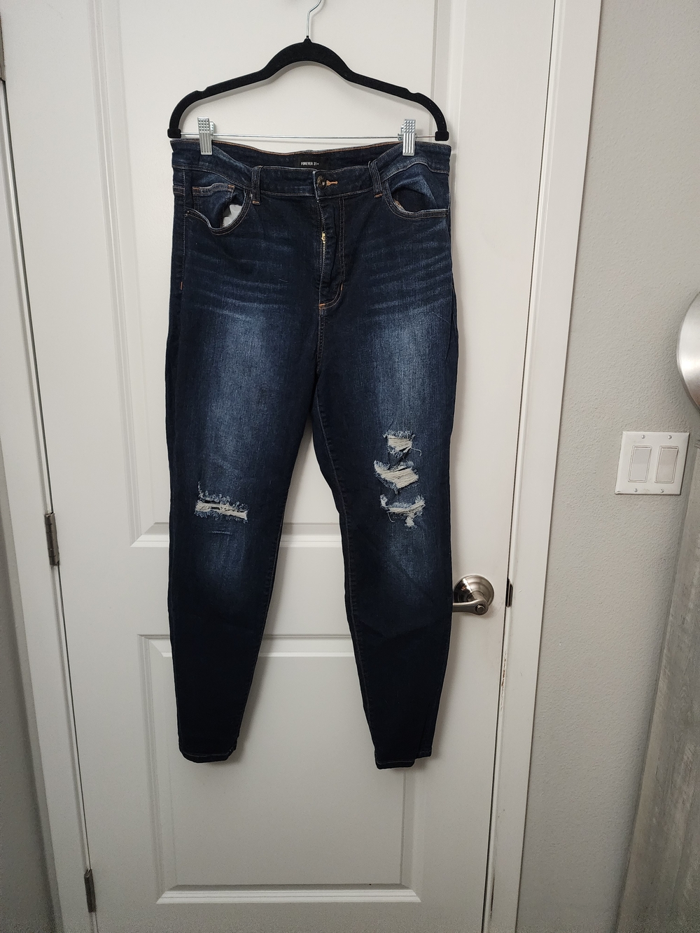 5/$30 Forever 21 Dark Blue Distressed Skinny Jeans